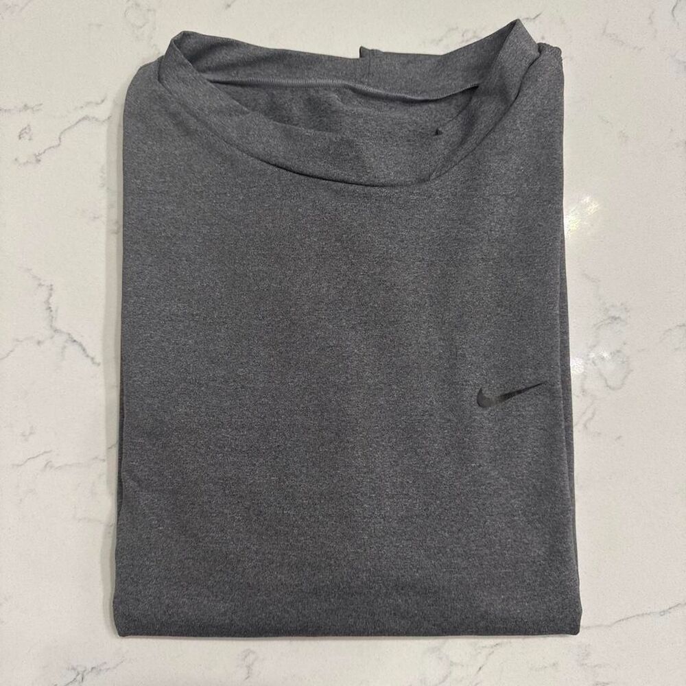 Nike Men's Grey T-shirt